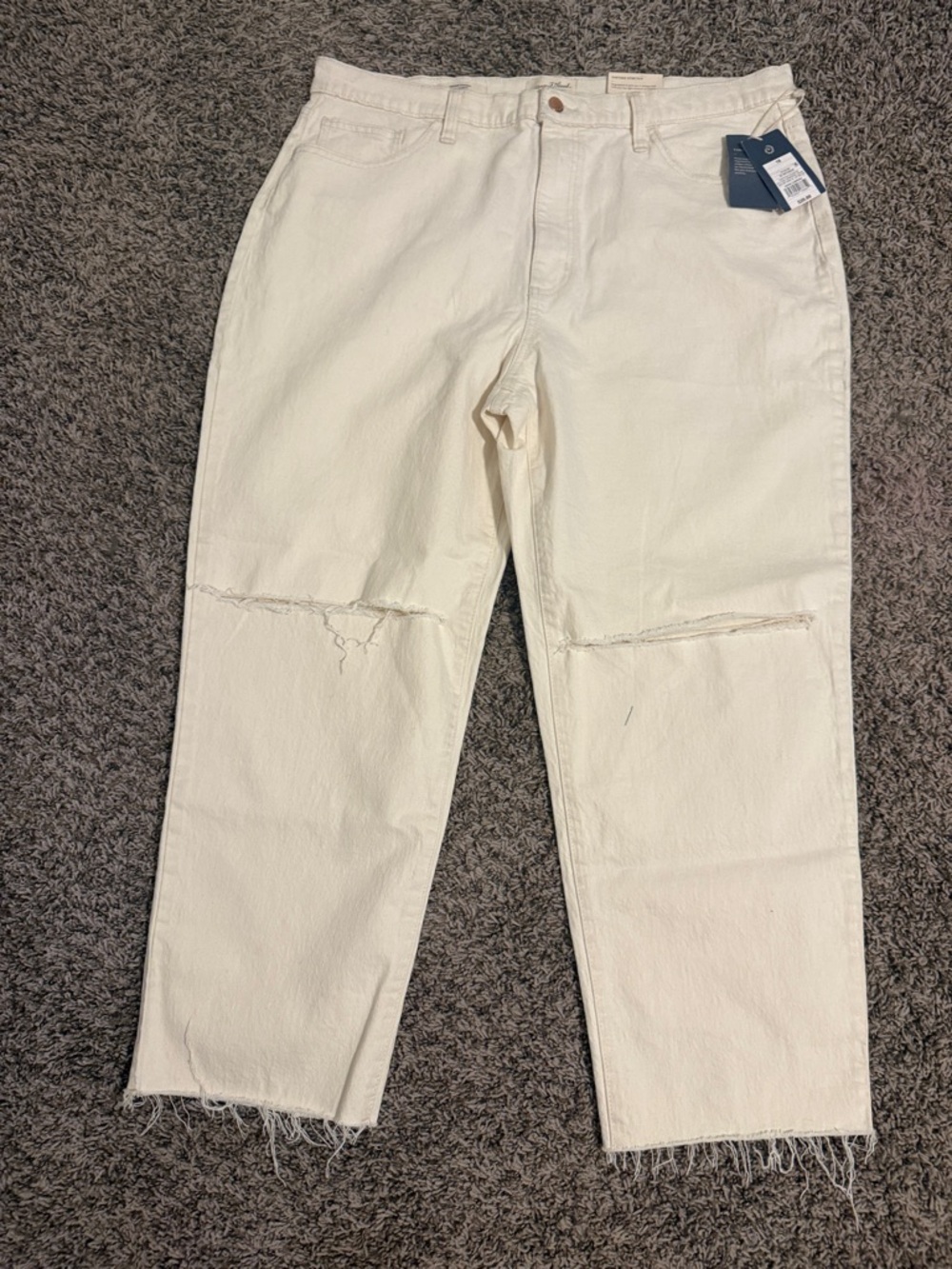 NWT Cream Straight Leg Jeans | Size 18 Distressed Raw Hem